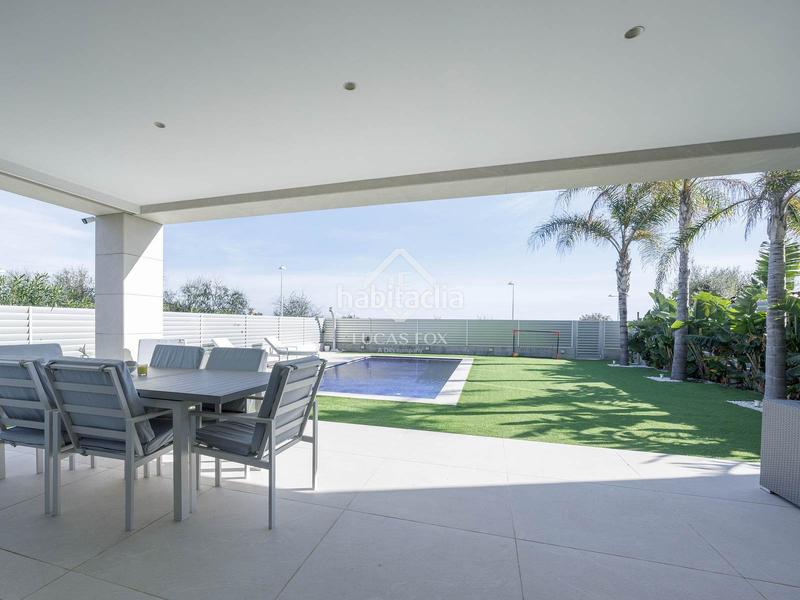 Foto fe011cfa-1ea1-448e-a19d-69d442ce31ab. Chalet  en excelentes condiciones de 5 dormitorios en primera línea de la playa de almardá. en Sagunt