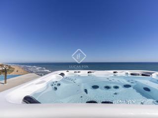 Chalet à El Faro. Villa en excelentes condiciones de 5 dormitorios en venta en cul