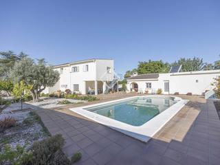 Xalet a San Antonio de Benagéber. Villa con casa de invitados, en excelentes condiciones de 6 dorm