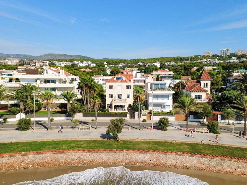 Foto 48fa55f6-8bc2-44a6-884f-032b0c2113df. Chalet con riscaldamento parcheggio piscina in les botigues de Sitges Sitges