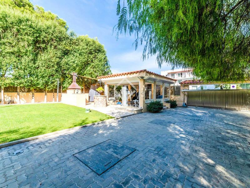 Foto 567cb15e-0b17-41e5-89b1-4a3a87dc8b0a. Chalet con riscaldamento parcheggio piscina in les botigues de Sitges Sitges