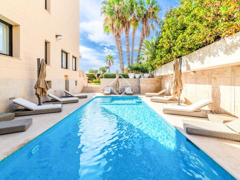 Foto 716db3f7-1d03-49a8-99da-7be452780580. Chalet con riscaldamento parcheggio piscina in les botigues de Sitges Sitges