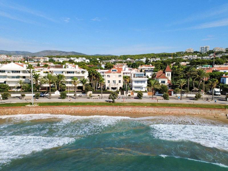 Foto 7ae5d2e8-208f-49cd-b88b-5d1fc0f947a1. Chalet con riscaldamento parcheggio piscina in les botigues de Sitges Sitges