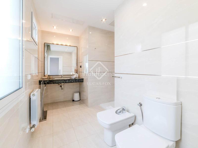 Foto e8c1f5dd-96b5-44b9-a2fa-fa5ac05a87f7. Chalet con riscaldamento parcheggio piscina in les botigues de Sitges Sitges