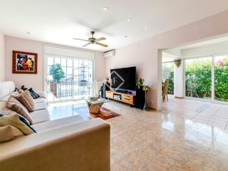 Xalet a Vallpineda-Santa Brbara. Casa de 5 dormitorios en venta en vallpineda, sitges