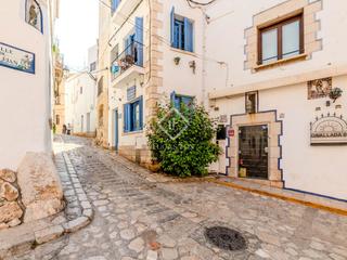 Chalet à Centre. Casa  villa de 4 dormitorios con 17m terraza en venta en sitges