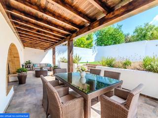 Chalet à Centre. Casa  villa en excelentes condiciones de 4 dormitorios con 26m t