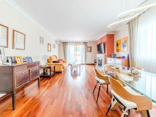 Chalet à Centre. Casa de 5 dormitorios con 16m terraza en venta en st pere ribes,