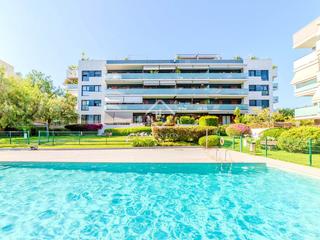 Pis a La Plana. Planta baja con piscina y jardín en venta en la plana, sitges