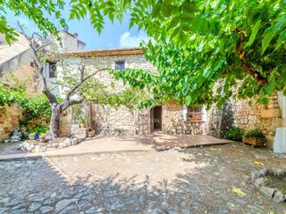 Xalet a Canyelles. Masia de 10 dormitorios con 210m de jardín en venta en canyelles
