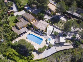 Masía en Canyelles. Casa rural de 9 dormitorios en venta en olivella, barcelona