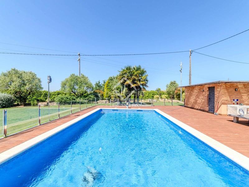 Foto 4d98b240-7cb5-4745-91a2-0509f22b2732. Masia amb calefacció aparcament piscina a Granada (La)