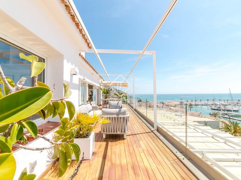 Foto 9a78b91d-199e-48fb-8a9e-d9fd9e9cbdbb. Attico con riscaldamento parcheggio piscina in Aiguadolç - Sant Sebastià Sitges