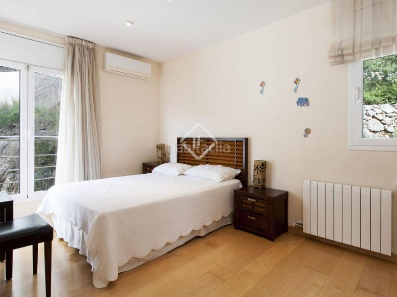 Foto d6185768-a5c6-4389-9a56-af74e6cae876. Chalet con riscaldamento parcheggio piscina in Can Girona - Terramar - Vinyet Sitges