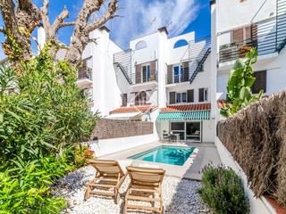 Xalet a Can Girona - Terramar - Vinyet. Casa  en excelentes condiciones de 4 dormitorios con 122m de jar