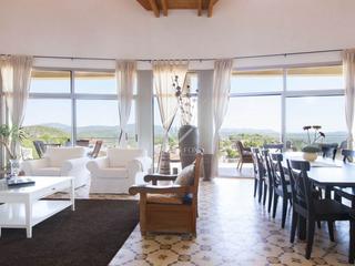 Chalet en Olivella. Villa mediterránea con preciosas vistas al mar situada en las co