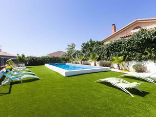 Xalet a Olivella. Villa mediterránea con preciosas vistas al mar situada en las co