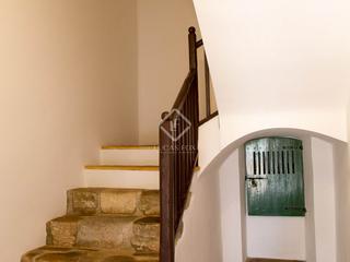 Bauernhof in Castellet i la Gornal. Masa de 12 dormitorios con viedos, en venta en peneds