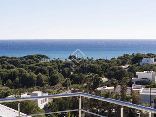 Finca rústica en Can Girona - Terramar - Vinyet. Amplia parcela con vistas al mar en venta, gran ubicación en sit