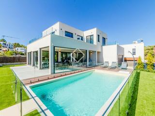 Xalet a Mas Alba. Villa en excelentes condiciones de 4 dormitorios en venta en mas