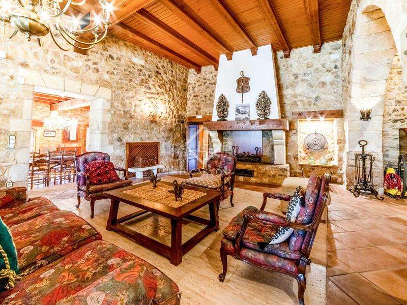 Foto 77ec977b-cf74-474c-a0c0-69245b746211. Casale con parcheggio piscina in Castellet i la Gornal