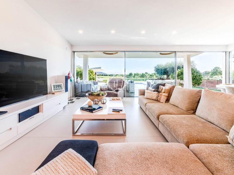 Foto f514d250-ca69-4aff-8ee5-9c1539ea1202. Chalet avec parking piscine dans Can Girona - Terramar - Vinyet Sitges