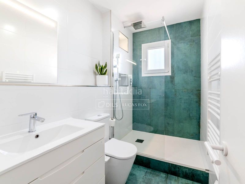 Foto 2717eba3-04c6-4c9a-89f4-ad89c69434f7. Chalet espaciosa villa de 5 dormitorios con piscina y licencia turística, en venta . en Olivella