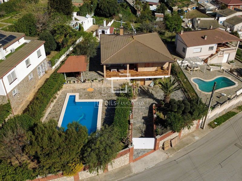 Foto 33643981-c6db-4d63-9b2c-41d770d8e94a. Chalet espaciosa villa de 5 dormitorios con piscina y licencia turística, en venta . en Olivella