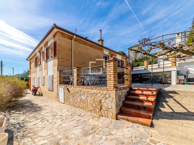 Foto 35ae9aed-896c-4b44-afed-00da5e234229. Chalet espaciosa villa de 5 dormitorios con piscina y licencia turística, en venta . en Olivella