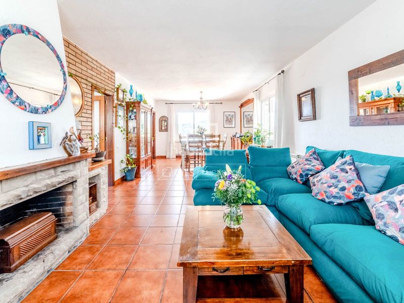 Foto 40c3e4e7-d72b-467b-8aca-3de116269559. Chalet espaciosa villa de 5 dormitorios con piscina y licencia turística, en venta . en Olivella