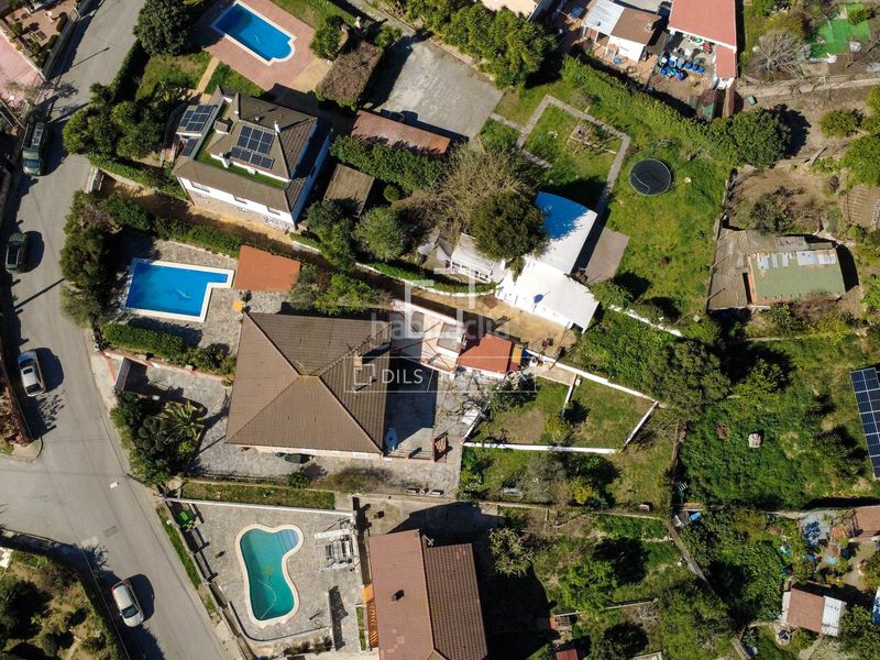 Foto 5d4bf65a-5ddf-46f3-b1bd-1f31a3782c1b. Chalet espaciosa villa de 5 dormitorios con piscina y licencia turística, en venta . en Olivella