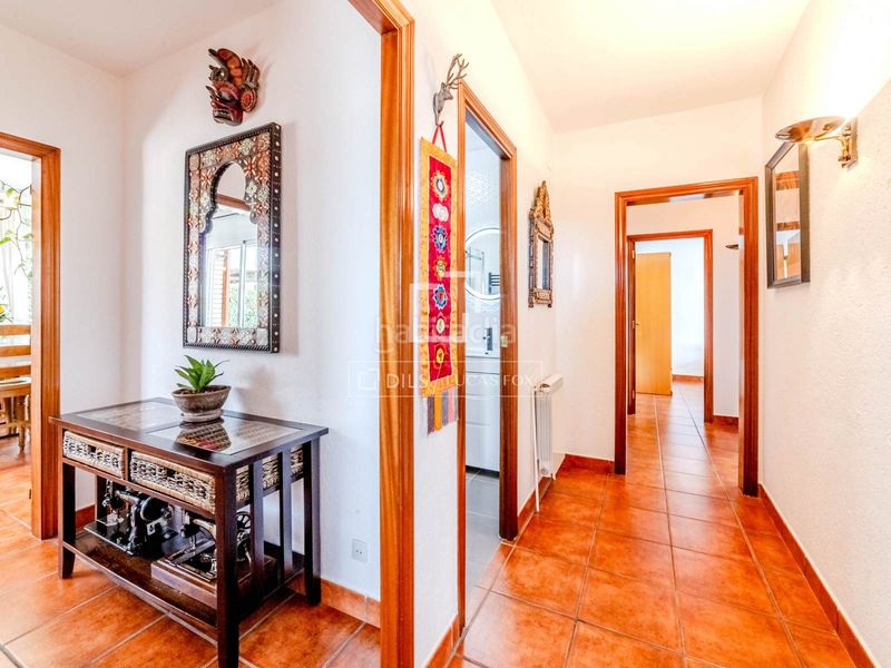 Foto 674025d4-04c1-4be6-98b9-e5a436084b2d. Chalet espaciosa villa de 5 dormitorios con piscina y licencia turística, en venta . en Olivella