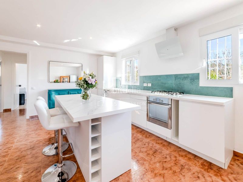 Foto 7b1f4697-f836-4873-8e6d-e36e88100347. Chalet espaciosa villa de 5 dormitorios con piscina y licencia turística, en venta . en Olivella