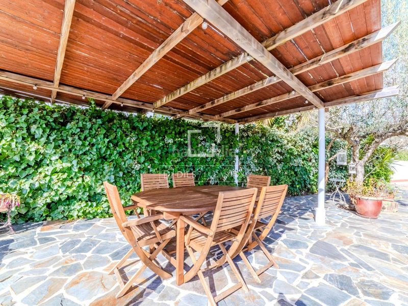 Foto 8d7045a4-eff2-44c3-93bc-4149df9a4aa9. Chalet espaciosa villa de 5 dormitorios con piscina y licencia turística, en venta . en Olivella