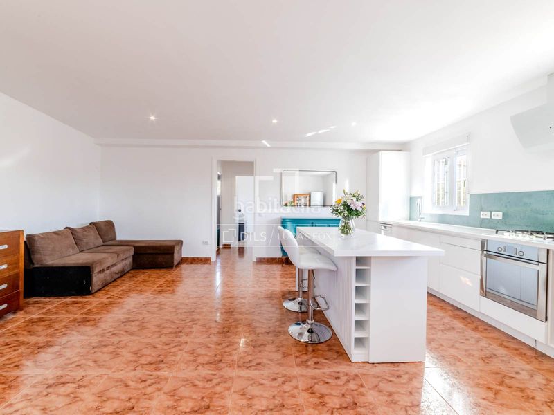 Foto ae5fe08b-9b1e-45ef-a046-b7abe987e8d7. Chalet espaciosa villa de 5 dormitorios con piscina y licencia turística, en venta . en Olivella