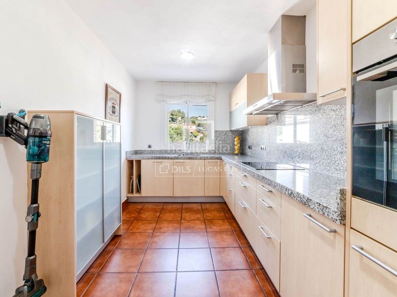 Foto b2f2813e-0c0a-400e-b39a-80b822d03ea7. Chalet espaciosa villa de 5 dormitorios con piscina y licencia turística, en venta . en Olivella