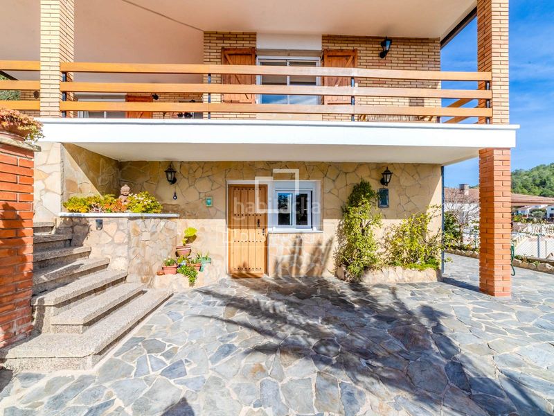 Foto d6c9f0a7-742e-4a31-81f1-936d08ec9743. Chalet espaciosa villa de 5 dormitorios con piscina y licencia turística, en venta . en Olivella