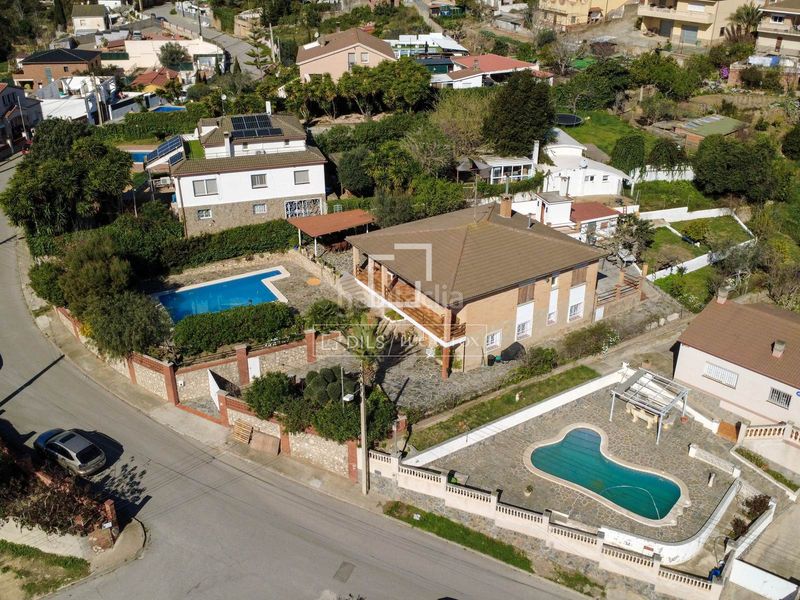 Foto eeb26809-5644-4b1e-bdcb-ff77782d3946. Chalet espaciosa villa de 5 dormitorios con piscina y licencia turística, en venta . en Olivella