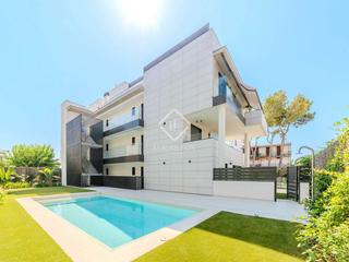 Appartement à Can Girona - Terramar - Vinyet. Piso en excelentes condiciones de 3 dormitorios con 185m terraza