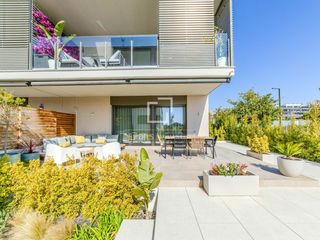 Flat in La Plana. Piso en excelentes condiciones de 3 dormitorios con 223m de jard