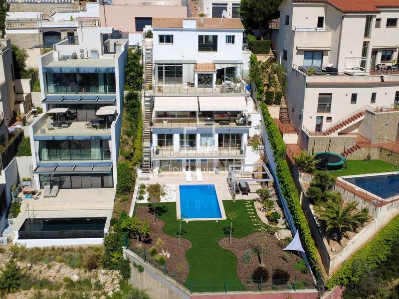 Foto 37b2b09c-5ab1-4c63-b3b5-a9a67606f703. Xalet amb calefacció aparcament piscina a Levantina - Montgavina - Quintmar Sitges