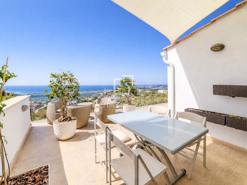 Foto 505ecf9e-903f-4726-85af-4f5732b6a252. Xalet amb calefacció aparcament piscina a Levantina - Montgavina - Quintmar Sitges