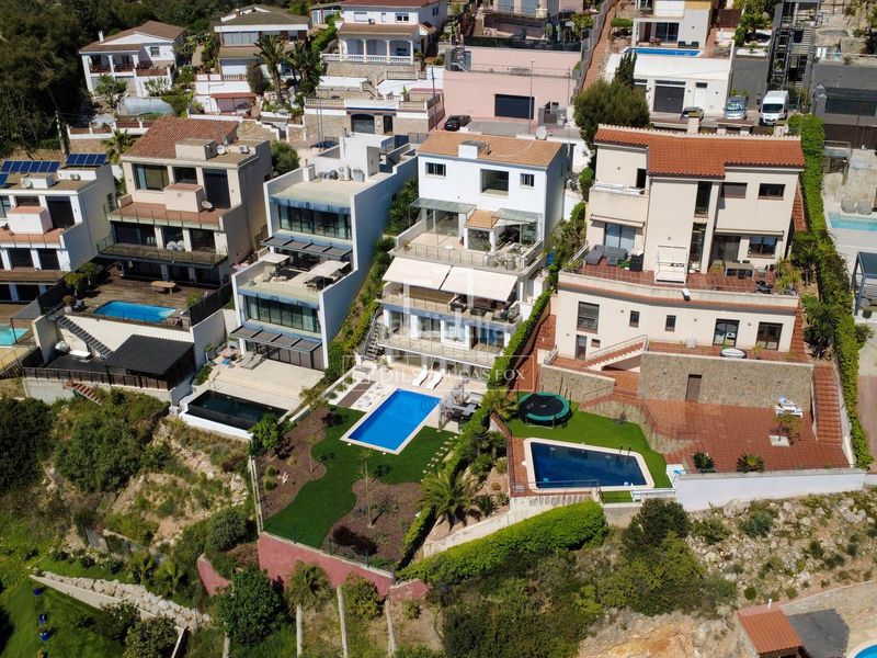 Foto 6c2c5c25-2ca0-4a72-ac18-c6aa4bbc145b. Xalet amb calefacció aparcament piscina a Levantina - Montgavina - Quintmar Sitges