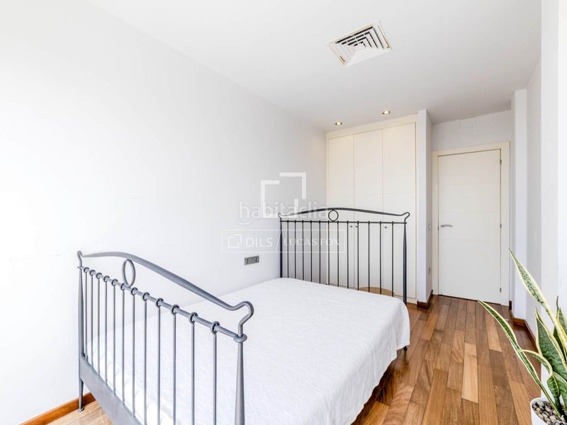 Foto d3689b3d-d960-473d-80b3-c45541ef511d. Xalet amb calefacció aparcament piscina a Levantina - Montgavina - Quintmar Sitges