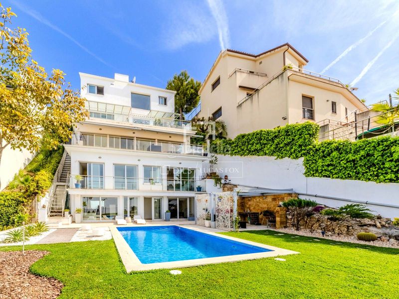 Foto dc58abd3-2b30-4e05-a8ed-a99941e153ee. Xalet amb calefacció aparcament piscina a Levantina - Montgavina - Quintmar Sitges