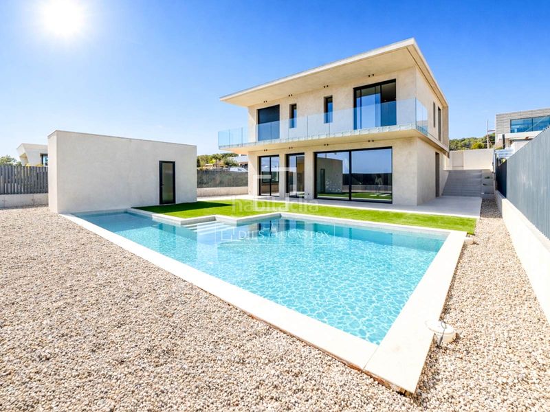 Foto ace325ad-ff77-440f-b548-61aca7e67bcc. Xalet amb aparcament piscina a La Plana Sitges