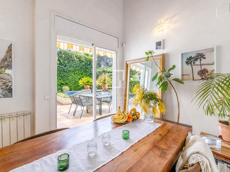 Foto 5c4060a7-7cfc-4d57-82dc-854a0ce67255. Chalet casa familiar con jardín y piscina en venta , sitges en Olivella