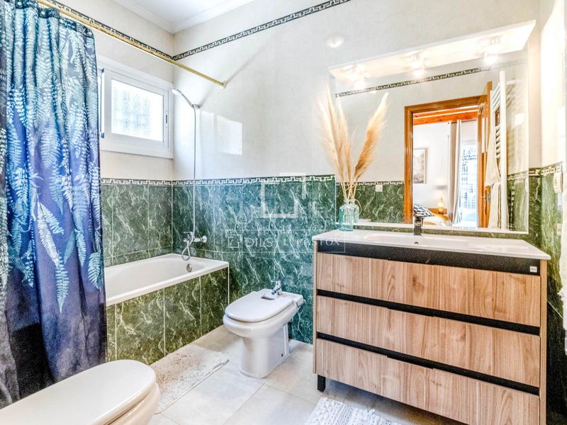 Foto 5dce589b-4935-4644-98b1-abe8db79222a. Chalet casa familiar con jardín y piscina en venta , sitges en Olivella