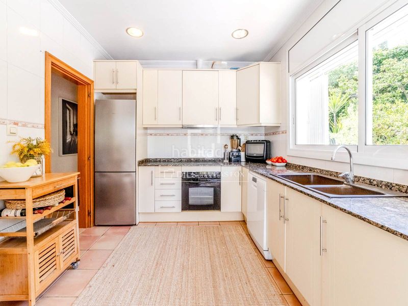 Foto 70f4a0bf-acd8-482d-a952-09e6b598e9a0. Chalet casa familiar con jardín y piscina en venta , sitges en Olivella