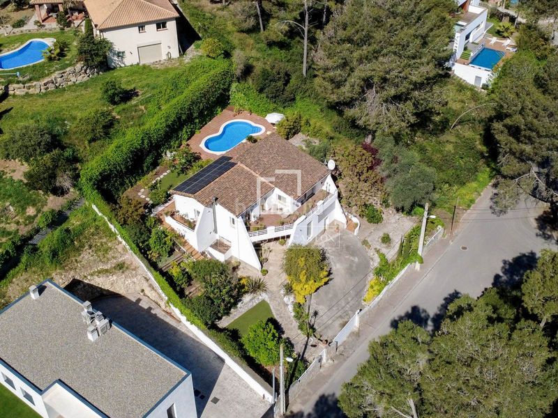 Foto a6159cb1-256b-431d-a36f-ae1e37e8c5ae. Chalet casa familiar con jardín y piscina en venta , sitges en Olivella